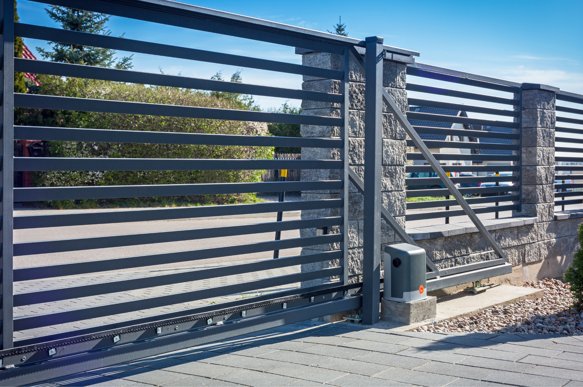 brama automatyczna na posesji